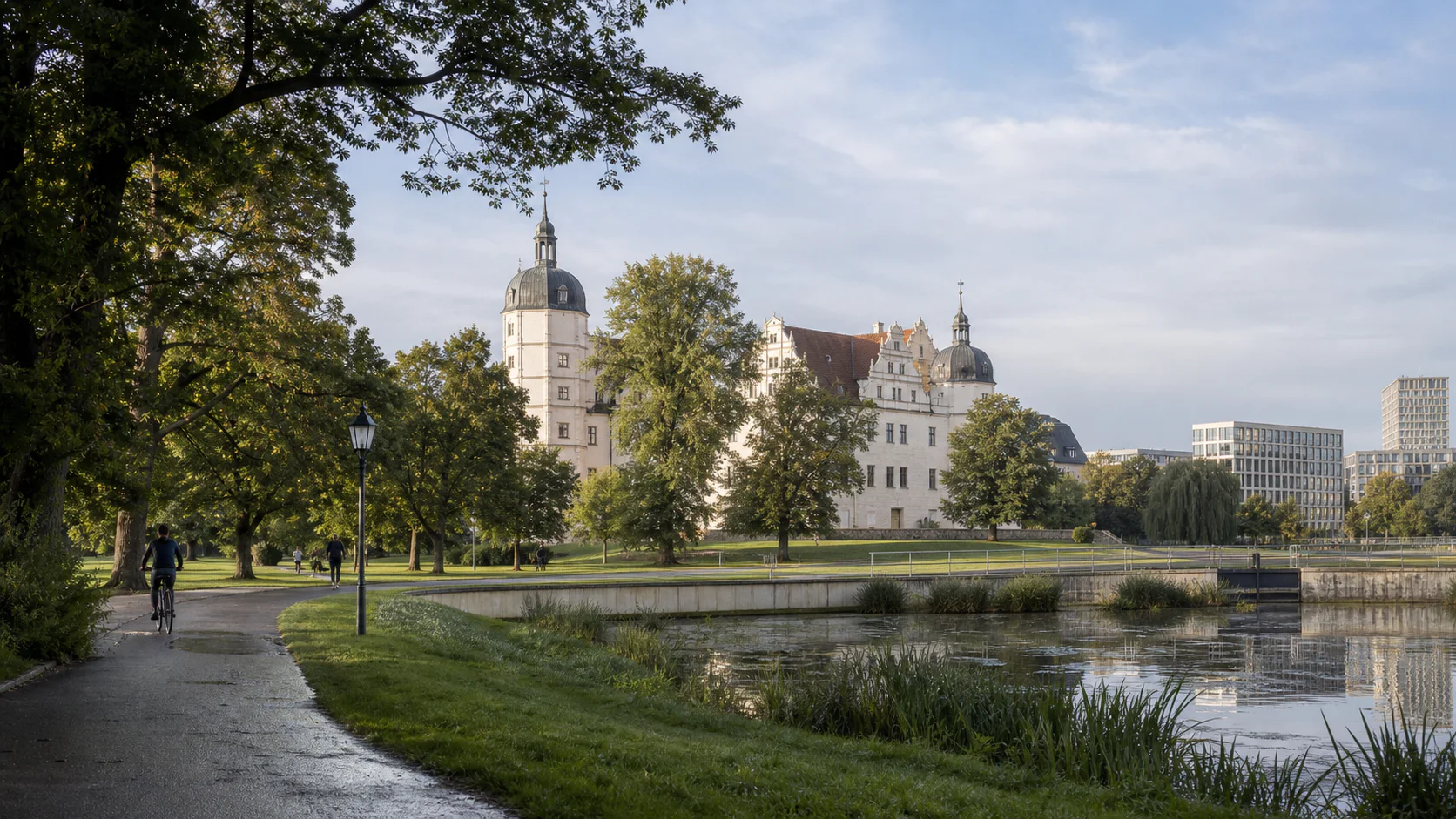 Schlosspark und Stadtbild in der Region